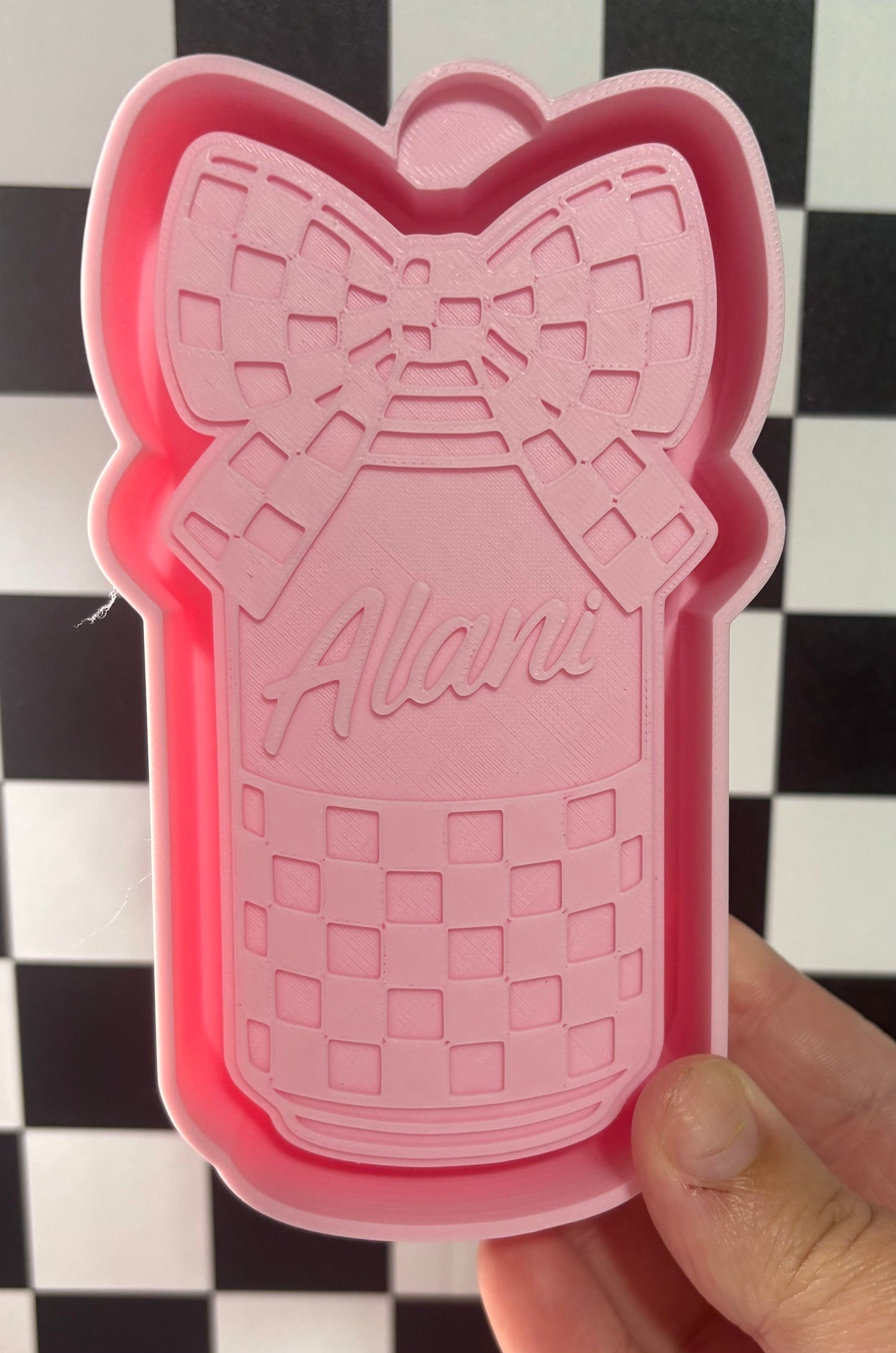Checker Alani Can